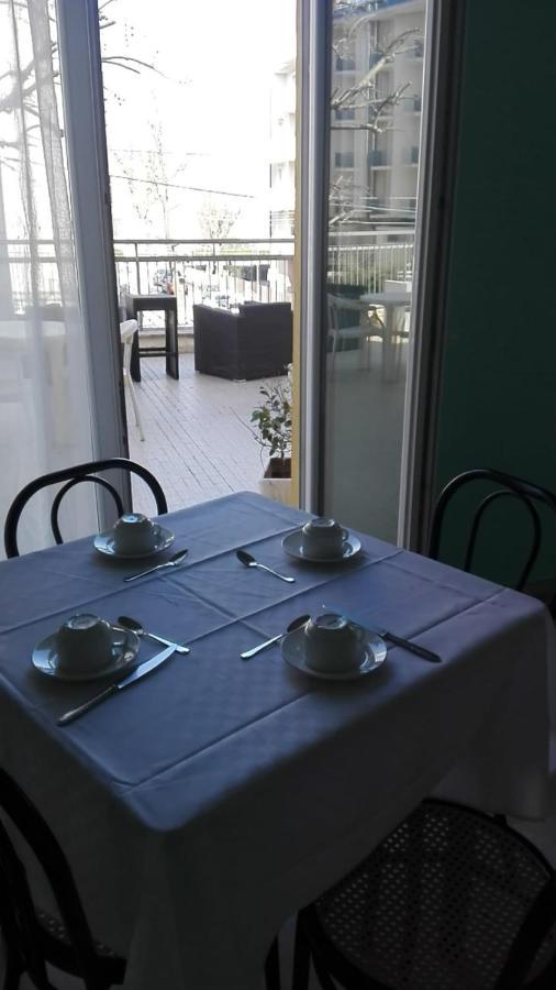 Hotel Ariosto Ρίμινι Εξωτερικό φωτογραφία